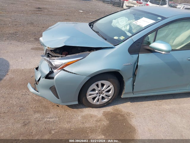Toyota Prius Two 2016 JTDKBRFUXG3526663 Image 18