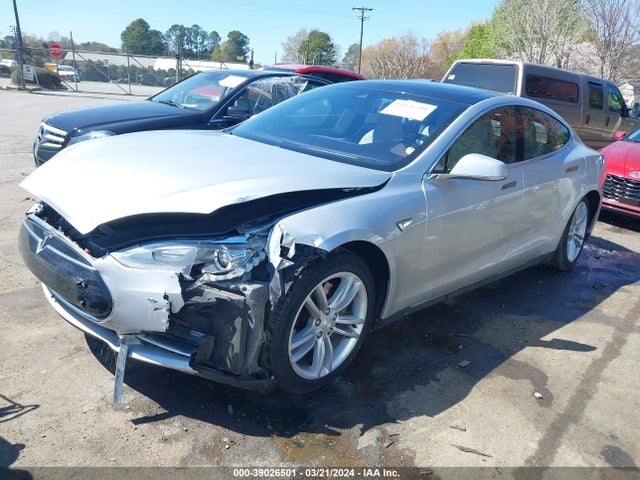 Tesla Model S P85 2014 5YJSA1H15EFP65173 Image 2