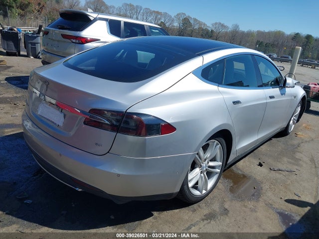 Tesla Model S P85 2014 5YJSA1H15EFP65173 Image 4