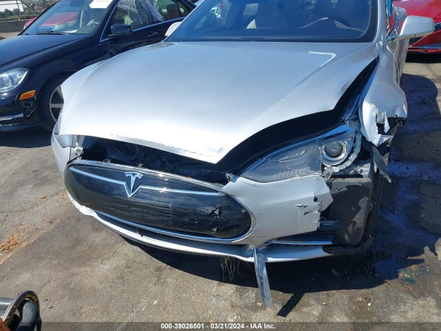 Tesla Model S P85 2014 5YJSA1H15EFP65173 Image 6