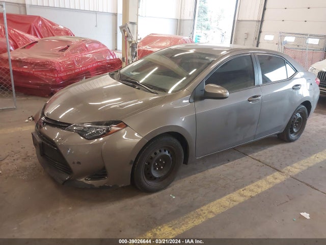 Toyota COROLLA LE 2018 2T1BURHE5JC018907 Image 2