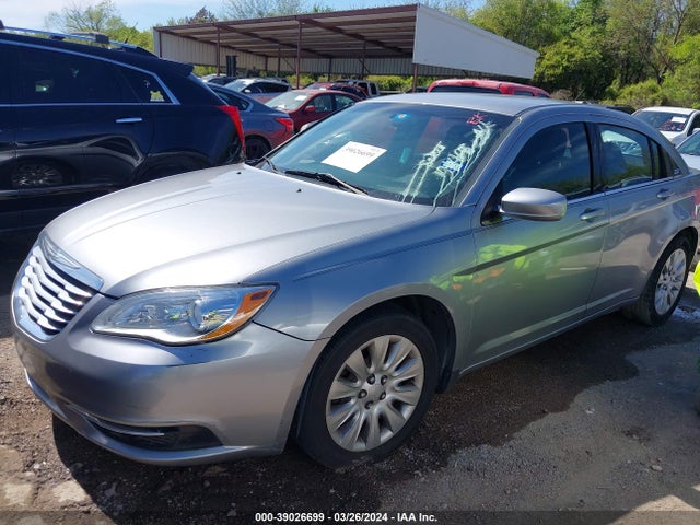 Chrysler 200 LX 2014 1C3CCBAB8EN141428 Image 2