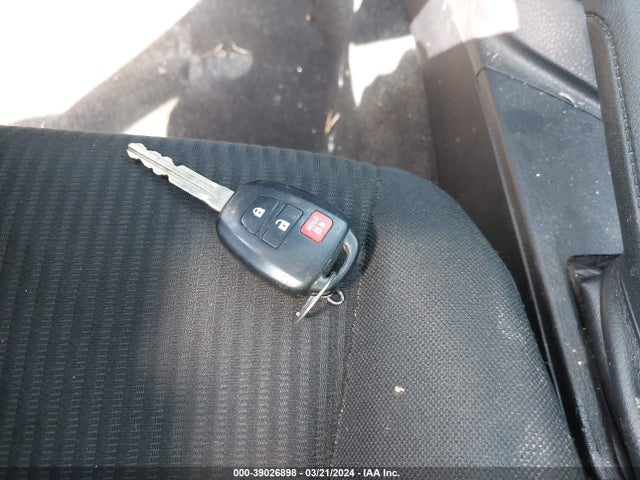 Toyota RAV4 LE 2016 JTMZFREV3GD090407 Image 11