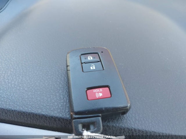 Toyota Rav4 Xle 2018 JTMRFREVXJD253755 Image 11