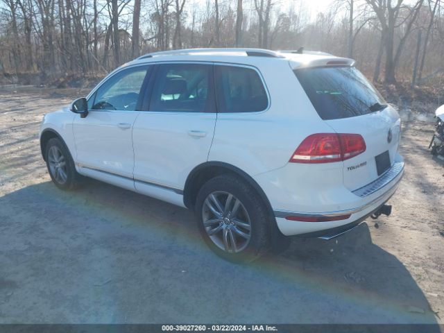 2015 VOLKSWAGEN TOUAREG WVGEP9BP8FD005931 Photo 2