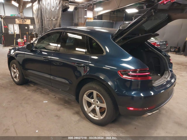 2018 PORSCHE MACAN WP1AA2A56JLB09150 Photo 2