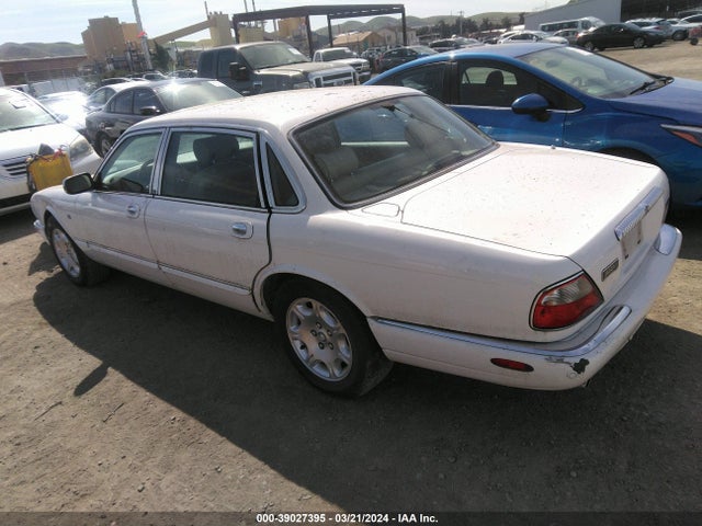 2001 JAGUAR XJ8 SAJDA24C21LF25841 Photo 2
