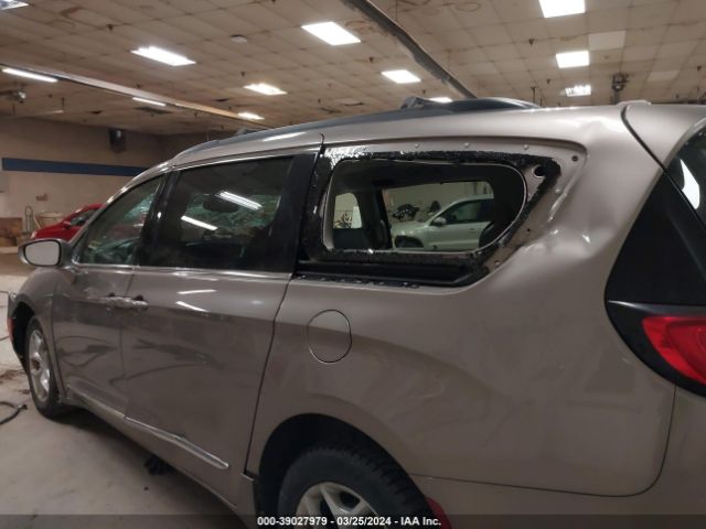 2C4RC1BG0HR560746 Chrysler Pacifica Touring-l