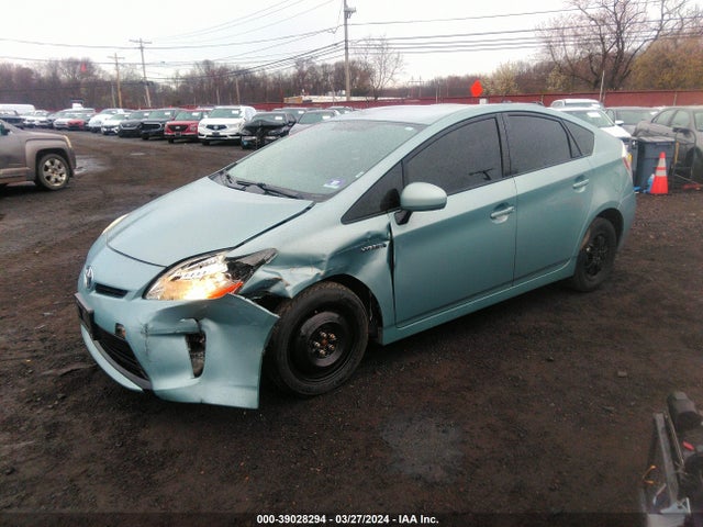 Toyota Prius Two 2014 JTDKN3DUXE1778851 Image 2
