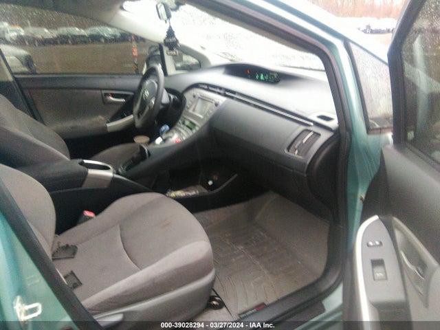 Toyota Prius Two 2014 JTDKN3DUXE1778851 Image 5