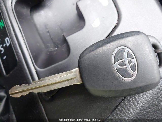 Toyota RAV4 LE 2016 2T3BFREV8GW530061 Image 11