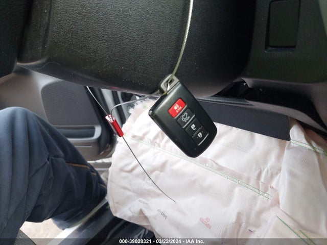 Toyota Rav4 Xle 2018 JTMRFREV1JJ191776 Image 11