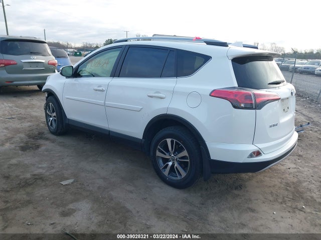 Toyota Rav4 Xle 2018 JTMRFREV1JJ191776 Image 3