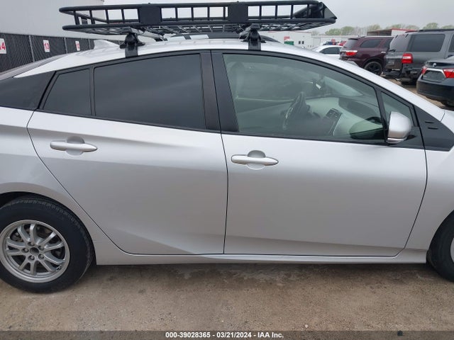 Toyota Prius Two 2017 JTDKBRFU4H3560602 Image 13