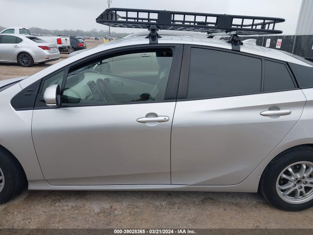 Toyota Prius Two 2017 JTDKBRFU4H3560602 Image 14