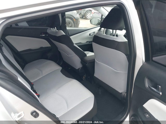 Toyota Prius Two 2017 JTDKBRFU4H3560602 Image 8
