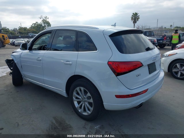 Audi Q5 2.0t Premium 2016 WA1L2AFP4GA064574 Image 3