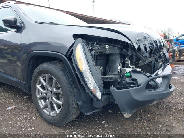 Jeep Cherokee Latitude 2016 1C4PJMCS8GW132141 Image 19