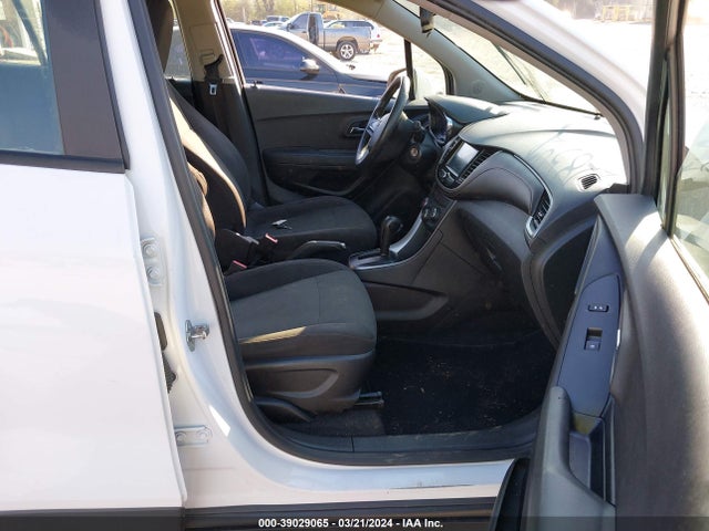 Chevrolet TRAX LS 2017 3GNCJNSB0HL228592 Image 5