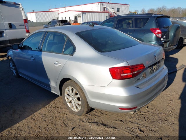 3VWD17AJXFM301313 Volkswagen Jetta 1.8t Se