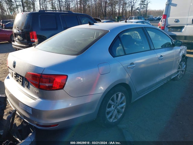 3VWD17AJXFM301313 Volkswagen Jetta 1.8t Se