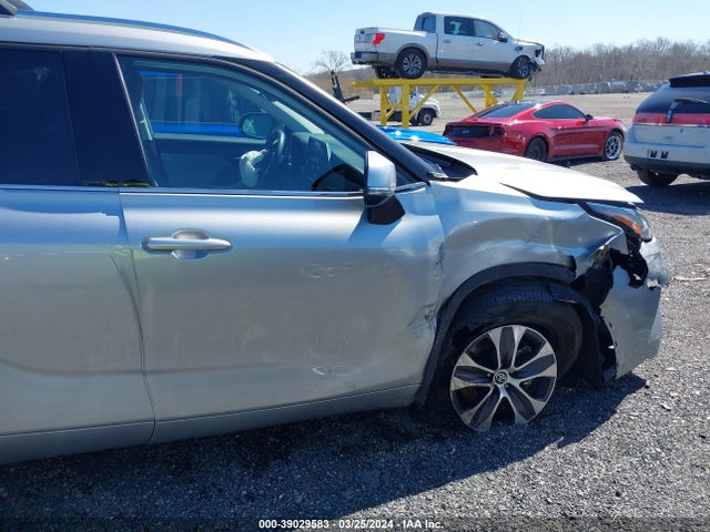 Toyota Highlander Xle 2021 5TDGZRBH4MS112699 Image 14