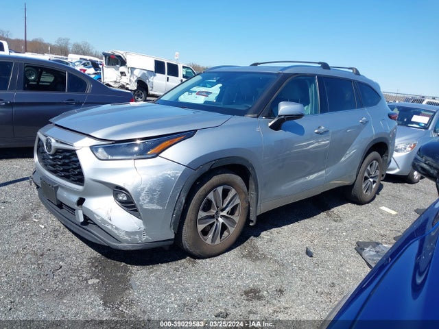 Toyota Highlander Xle 2021 5TDGZRBH4MS112699 Image 2