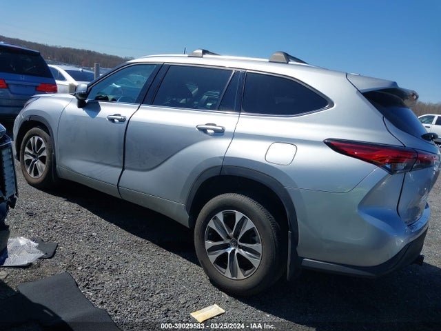 Toyota Highlander Xle 2021 5TDGZRBH4MS112699 Image 3