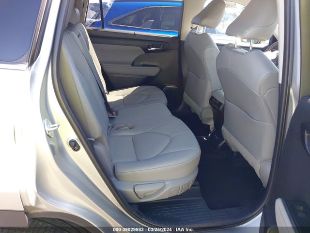 Toyota Highlander Xle 2021 5TDGZRBH4MS112699 Image 8