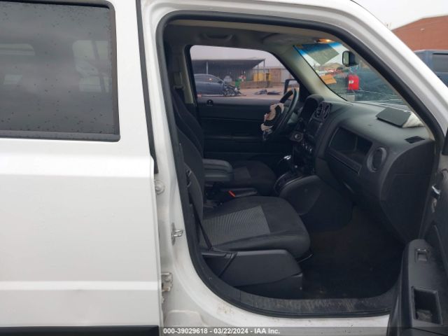 1C4NJPFB0GD576999 Jeep Patriot Latitude