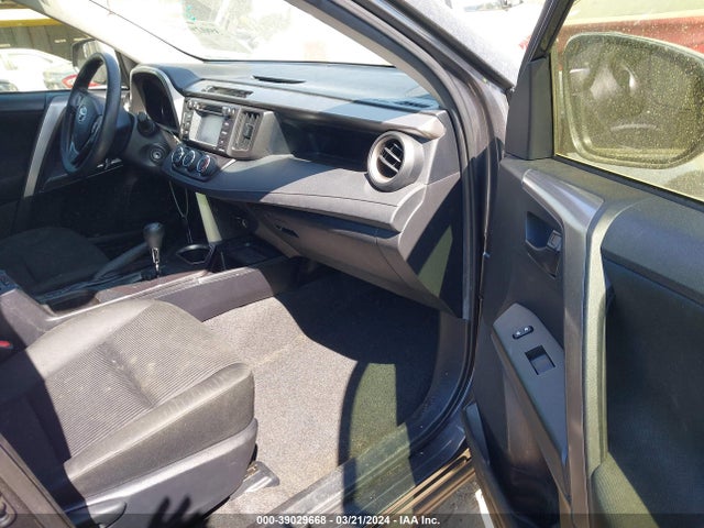 Toyota RAV4 LE 2017 JTMZFREV2HJ720646 Image 5