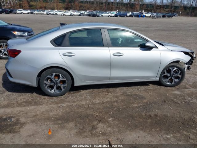 3KPF24ADXME327869 KIA Forte Lxs