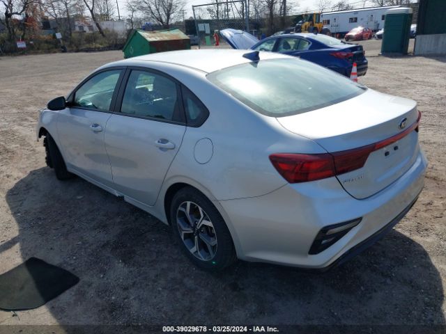3KPF24ADXME327869 KIA Forte Lxs