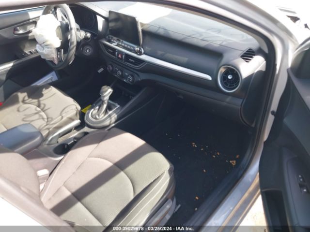 3KPF24ADXME327869 KIA Forte Lxs