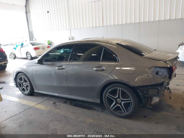WDD3G4EB5KW002309 Mercedes-Benz A 220