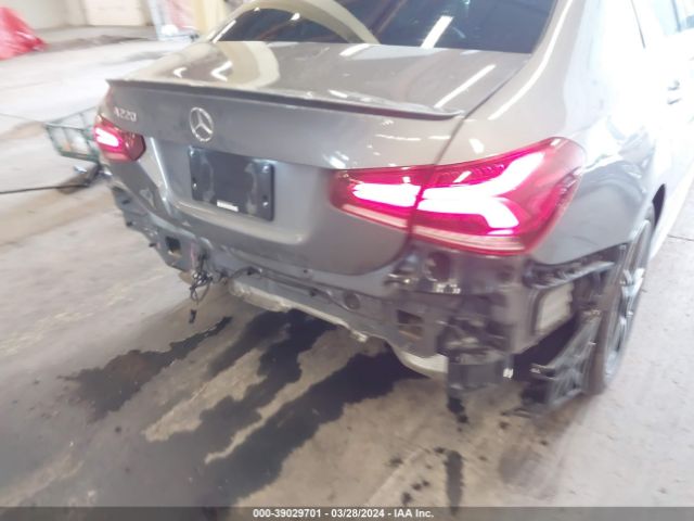 WDD3G4EB5KW002309 Mercedes-Benz A 220