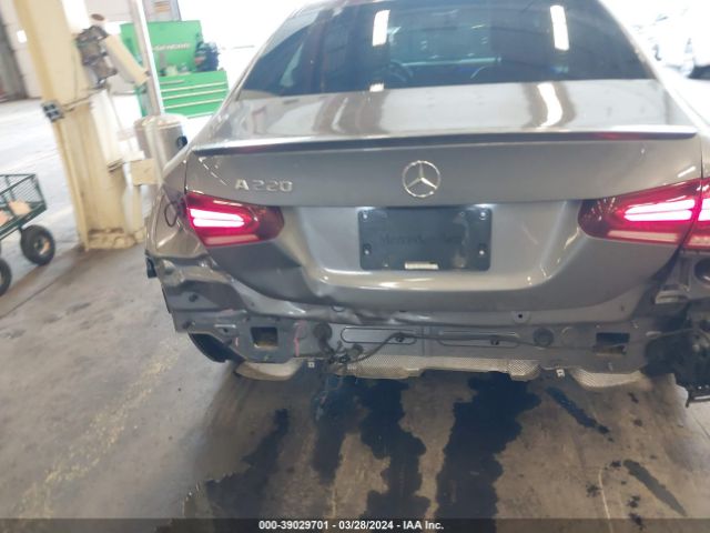 WDD3G4EB5KW002309 Mercedes-Benz A 220