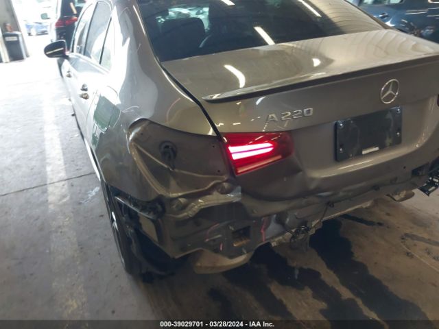 WDD3G4EB5KW002309 Mercedes-Benz A 220