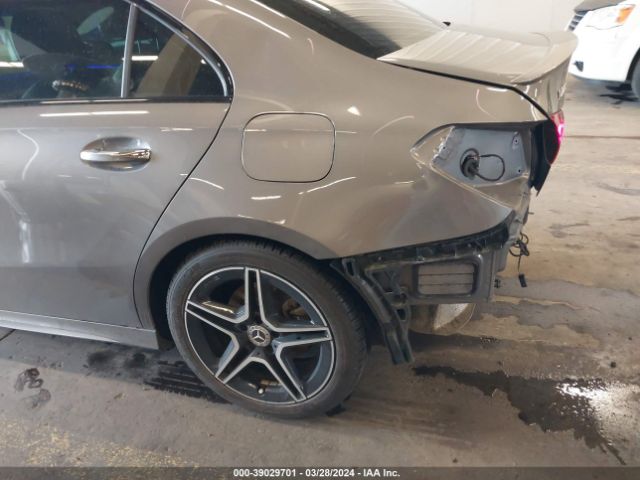 WDD3G4EB5KW002309 Mercedes-Benz A 220