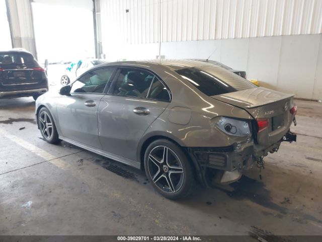 WDD3G4EB5KW002309 Mercedes-Benz A 220