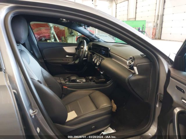 WDD3G4EB5KW002309 Mercedes-Benz A 220