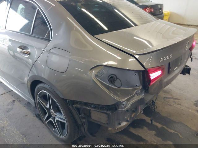 WDD3G4EB5KW002309 Mercedes-Benz A 220