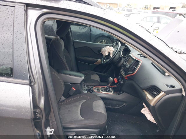 1C4PJLCB2JD557366 Jeep Cherokee Latitude Fwd