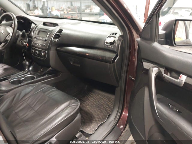 KIA Sorento Lx V6 2014 5XYKTDA7XEG426606 Image 5