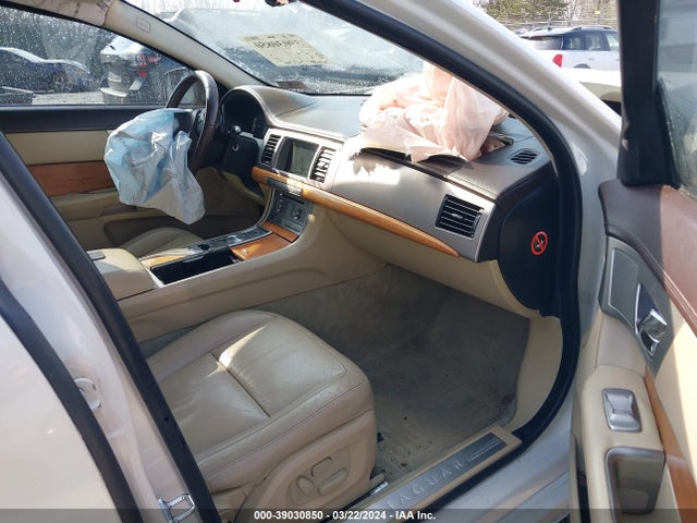 2009 JAGUAR XF SAJWA05B29HR05261 Photo 4
