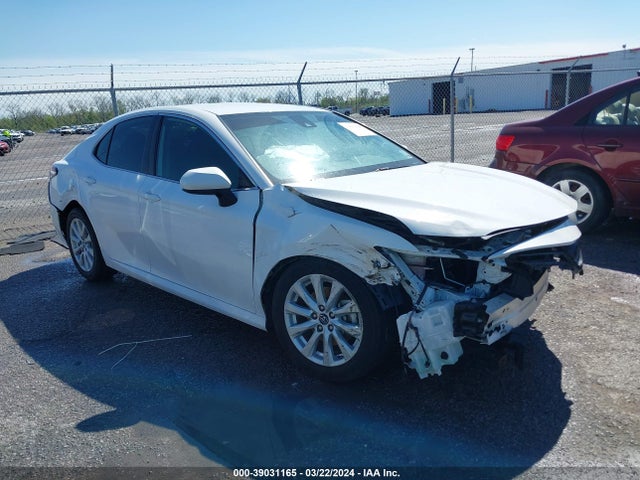 Toyota CAMRY LE 2019 4T1B11HK1KU236097 zdjęcie główne