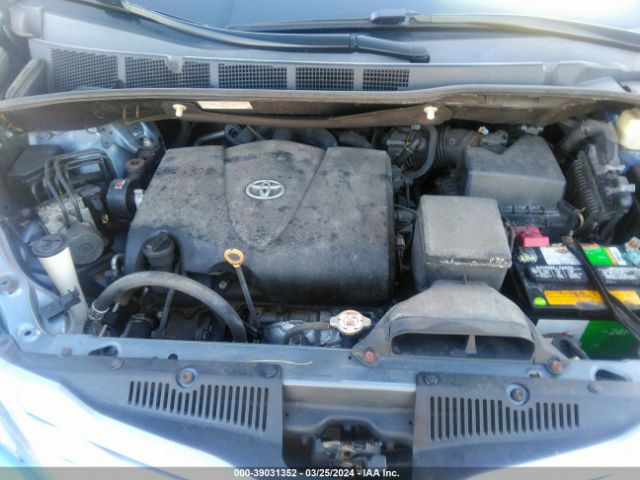 5TDYZ3DC9HS766560 Toyota Sienna Xle Premium 8 Passenger