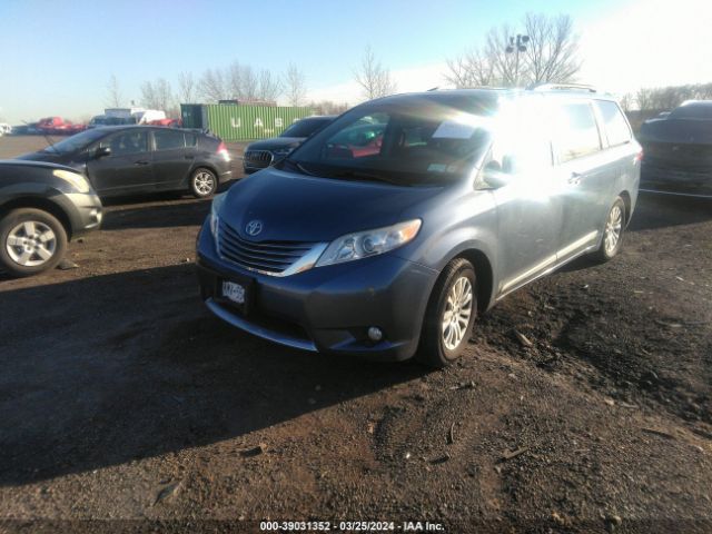 5TDYZ3DC9HS766560 Toyota Sienna Xle Premium 8 Passenger
