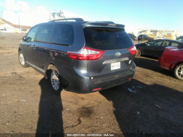 5TDYZ3DC9HS766560 Toyota Sienna Xle Premium 8 Passenger