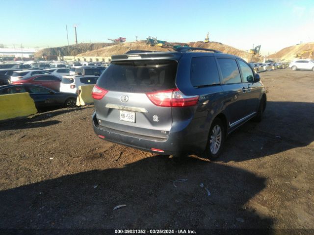 5TDYZ3DC9HS766560 Toyota Sienna Xle Premium 8 Passenger